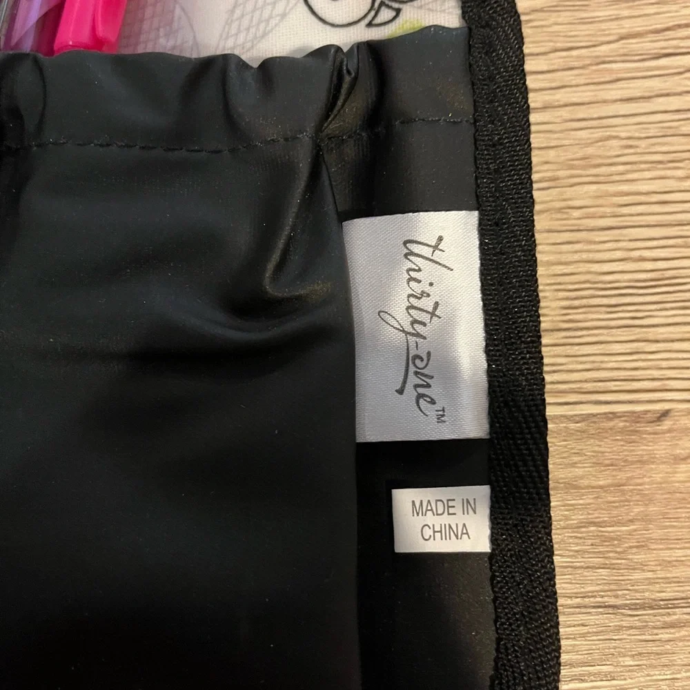Thirty one pencil stationary bag white black red elastic closure strap
